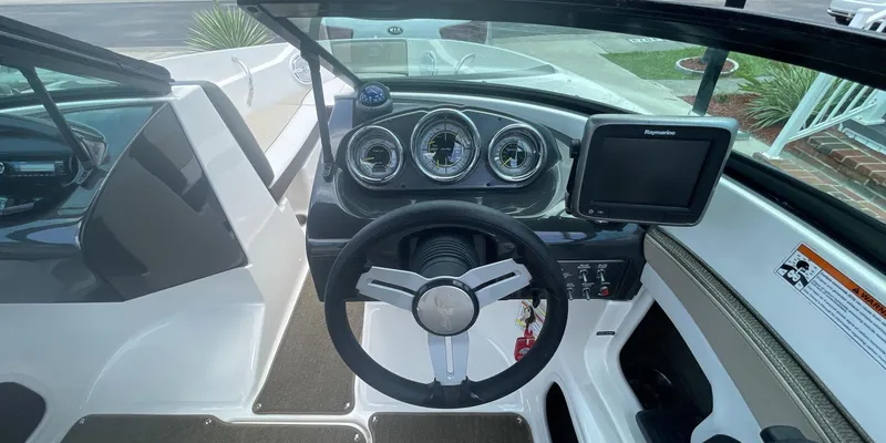Slide: The Image of Sea Ray 190 Sport 2015 - 13