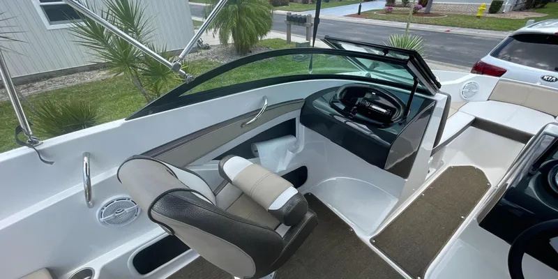 Slide: The Image of Sea Ray 190 Sport 2015 - 14
