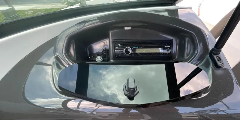 Slide: The Image of Sea Ray 190 Sport 2015 - 15