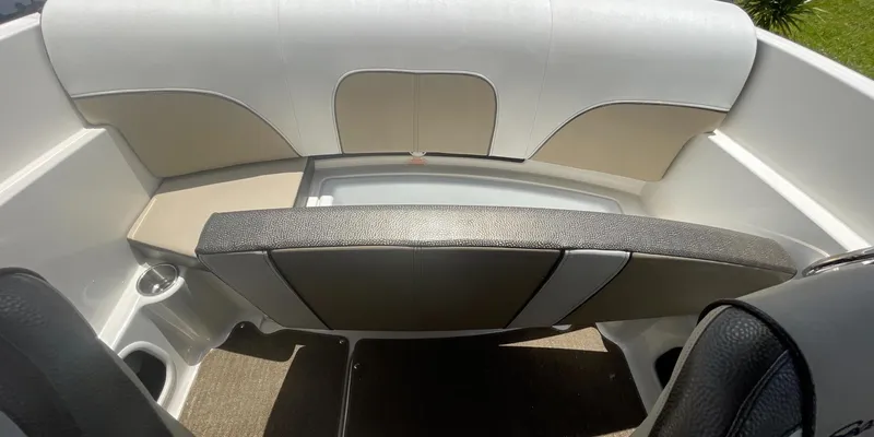 Slide: The Image of Sea Ray 190 Sport 2015 - 18