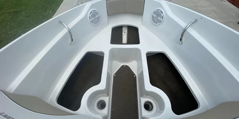 Slide: The Image of Sea Ray 190 Sport 2015 - 22