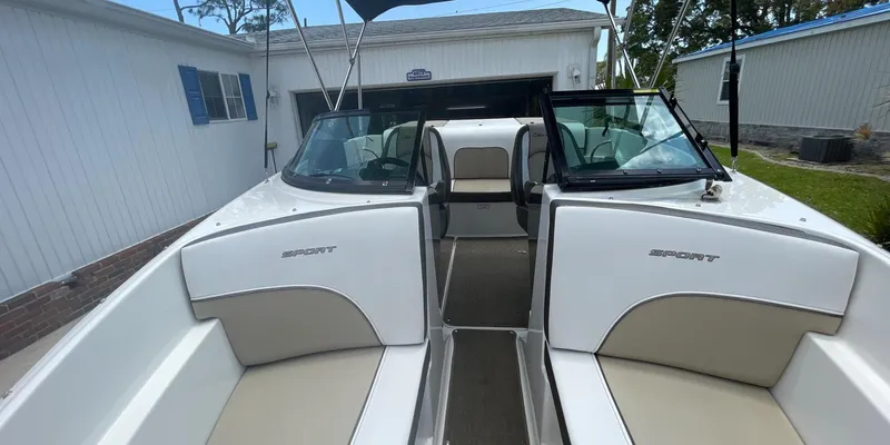 Slide: The Image of Sea Ray 190 Sport 2015 - 23