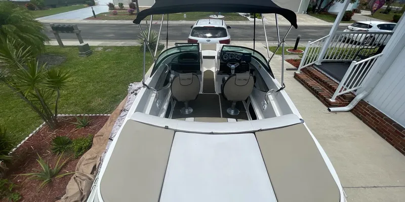 Slide: The Image of Sea Ray 190 Sport 2015 - 8