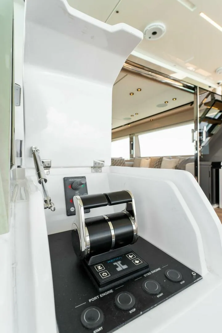 Slide: The Image of Ferretti 780 2023 - 15