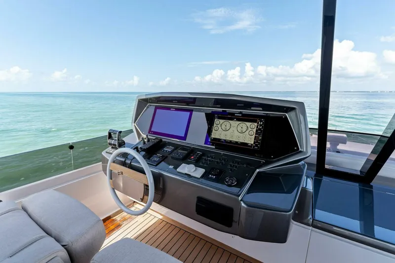 Slide: The Image of Ferretti 780 2023 - 25