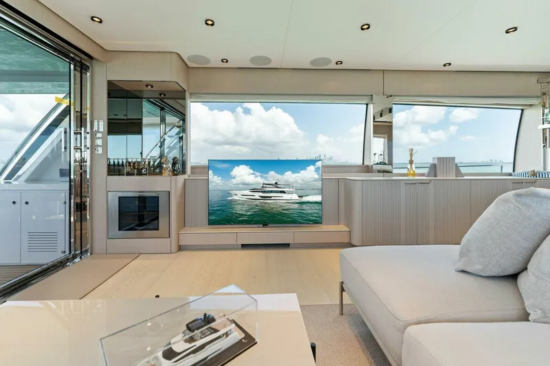 Slide: The Image of Ferretti 780 2023 - 38