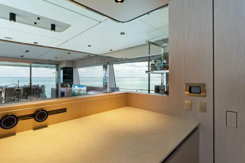 Slide: The Image of Ferretti 780 2023 - 48