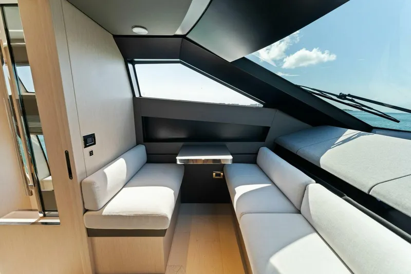 Slide: The Image of Ferretti 780 2023 - 51