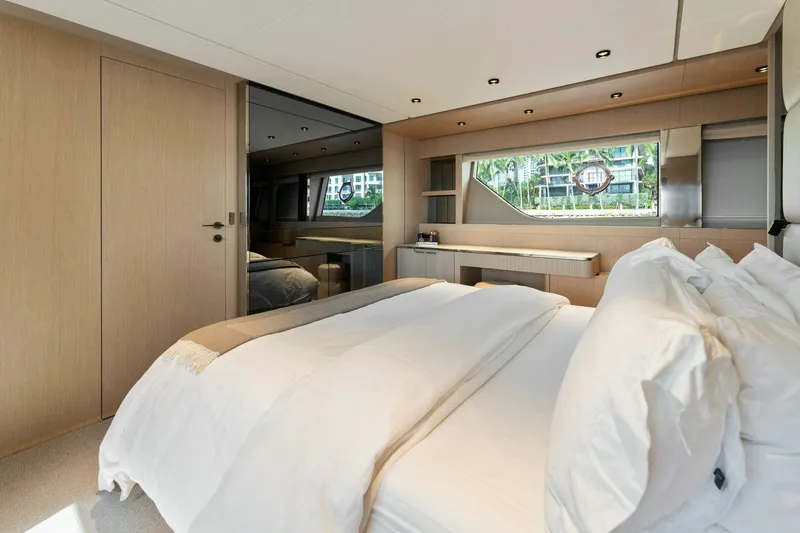 Slide: The Image of Ferretti 780 2023 - 65