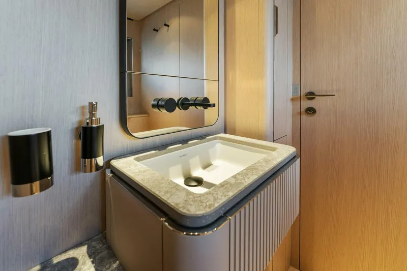 Slide: The Image of Ferretti 780 2023 - 85
