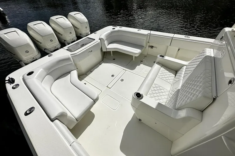 Slide: The Image of SeaVee 390Z 2018 - 10