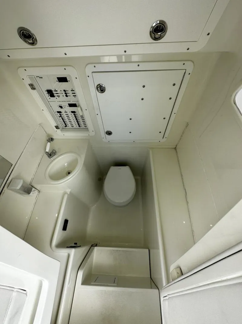 Slide: The Image of SeaVee 390Z 2018 - 13