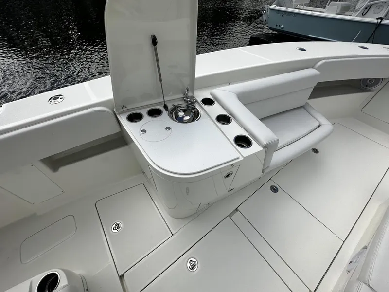 Slide: The Image of SeaVee 390Z 2018 - 15
