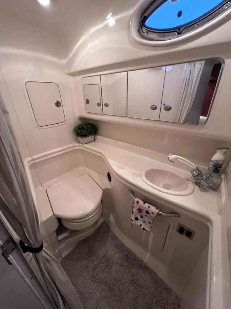 Slide: The Image of Sea Ray Sundancer 320 2005 - 48