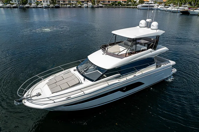 The Image of Prestige 520 Fly 2022 - 0