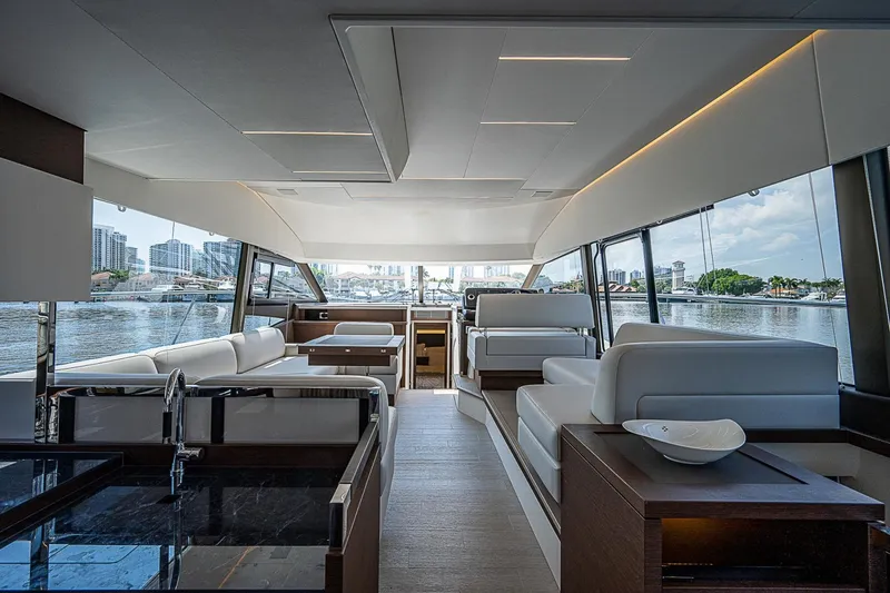 Slide: The Image of Prestige 520 Fly 2022 - 16