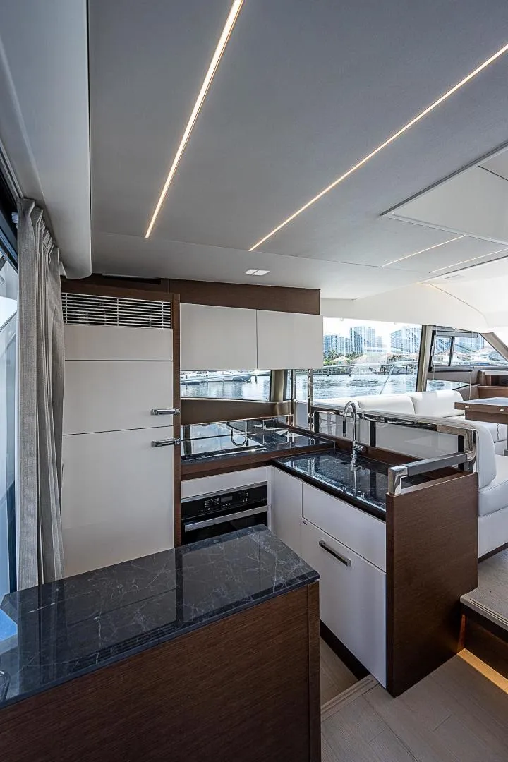 Slide: The Image of Prestige 520 Fly 2022 - 17