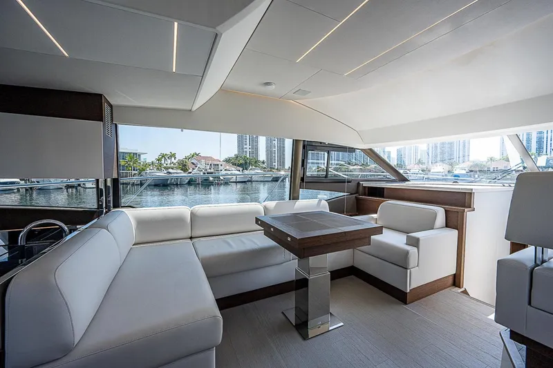 Slide: The Image of Prestige 520 Fly 2022 - 19