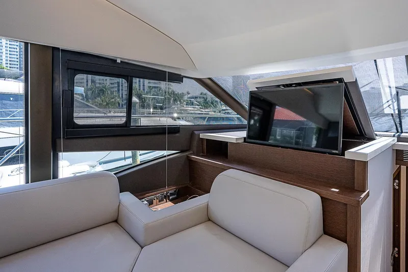 Slide: The Image of Prestige 520 Fly 2022 - 24