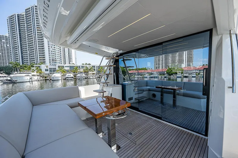 Slide: The Image of Prestige 520 Fly 2022 - 6