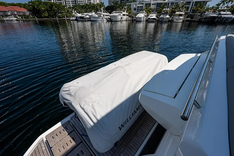 Slide: The Image of Prestige 520 Fly 2022 - 8