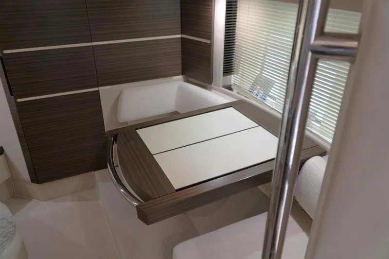 Slide: The Image of Azimut FLY54 2013 - 17