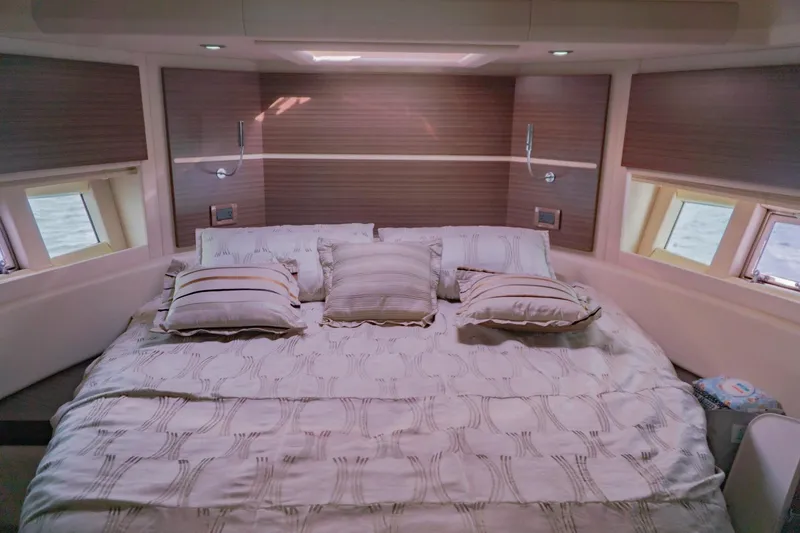 Slide: The Image of Azimut FLY54 2013 - 19