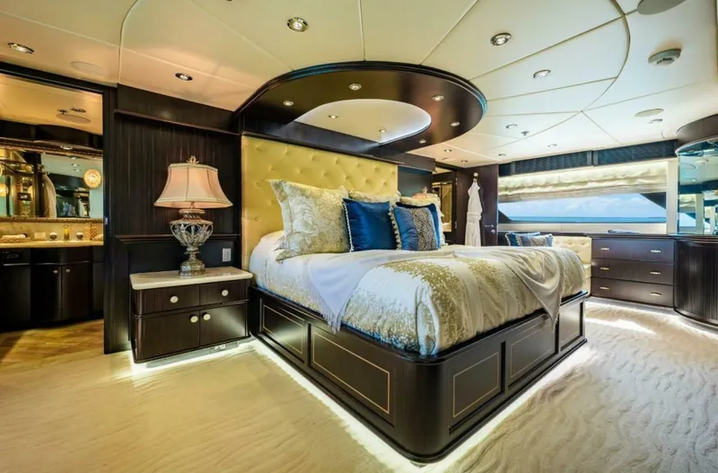 Slide: The Image of Christensen Tri-deck Motoryacht 1995 - 11
