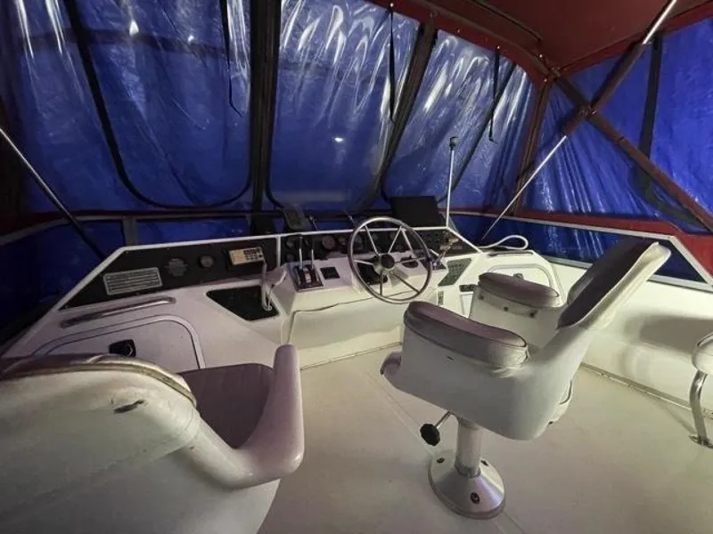 Slide: The Image of Sea Ray 300 Sedan Bridge 1989 - 16