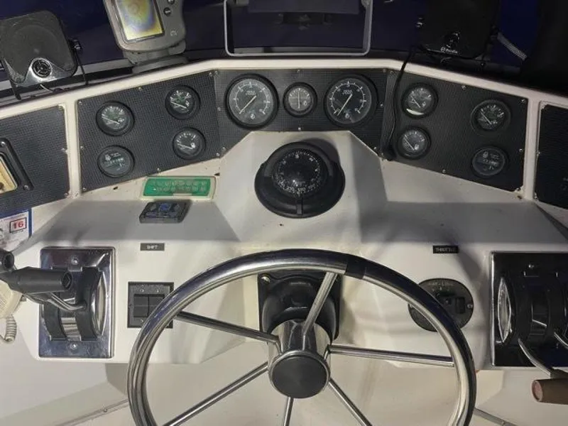 Slide: The Image of Sea Ray 300 Sedan Bridge 1989 - 8