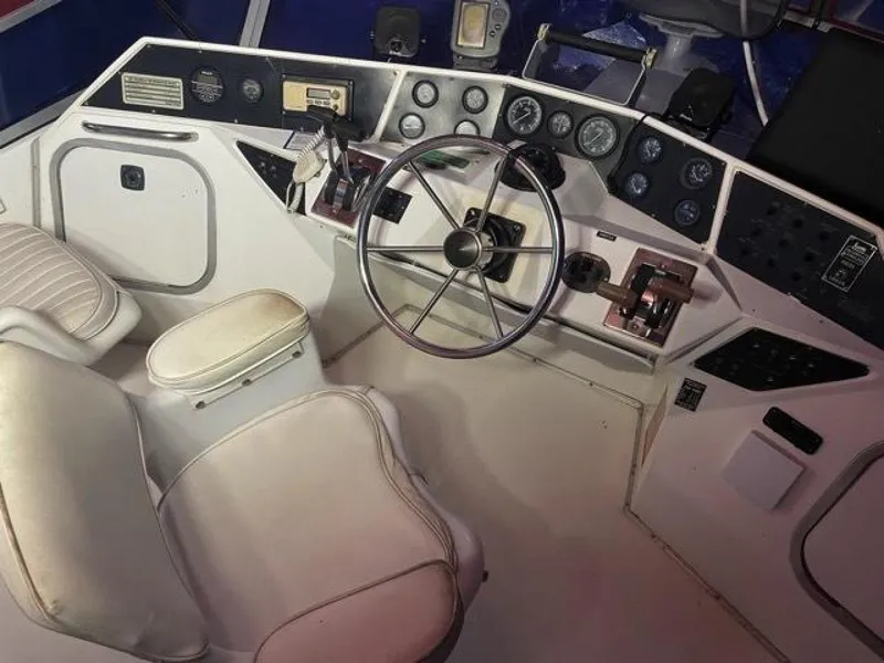 Slide: The Image of Sea Ray 300 Sedan Bridge 1989 - 9