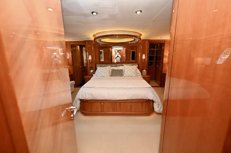 Slide: The Image of Sunseeker Yacht 2005 - 40