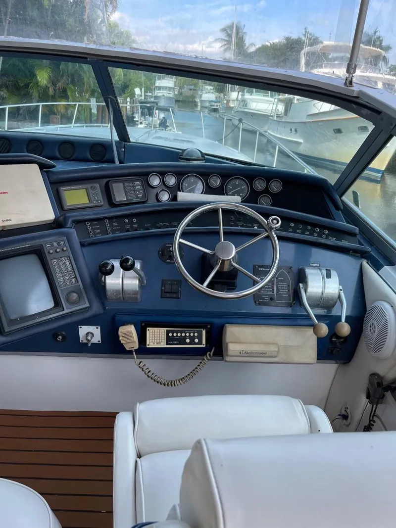 Slide: The Image of Sea Ray 500 Sundancer 1991 - 11