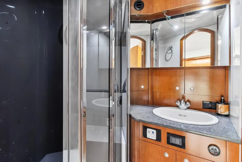 Slide: The Image of Cruisers Yachts 520 Express 2007 - 30