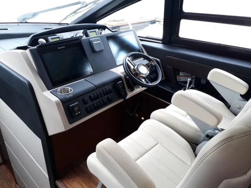 Slide: The Image of Sea Ray L650 Fly 2016 - 12