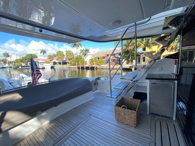 Slide: The Image of Sea Ray L650 Fly 2016 - 26