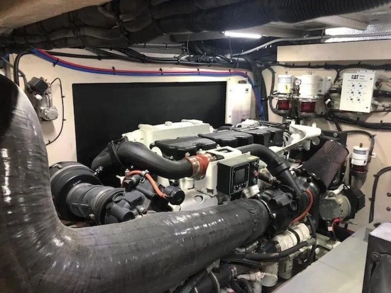 Slide: The Image of Sea Ray L650 Fly 2016 - 28