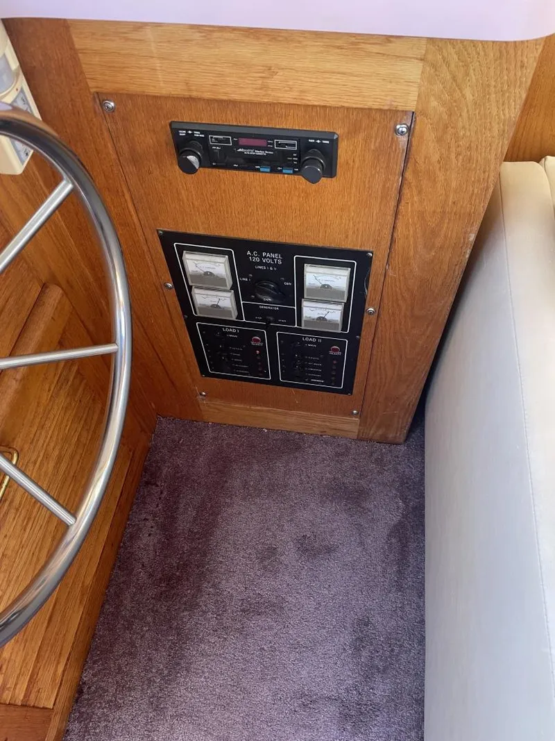 Slide: The Image of Mainship Nantucket 1988 - 37