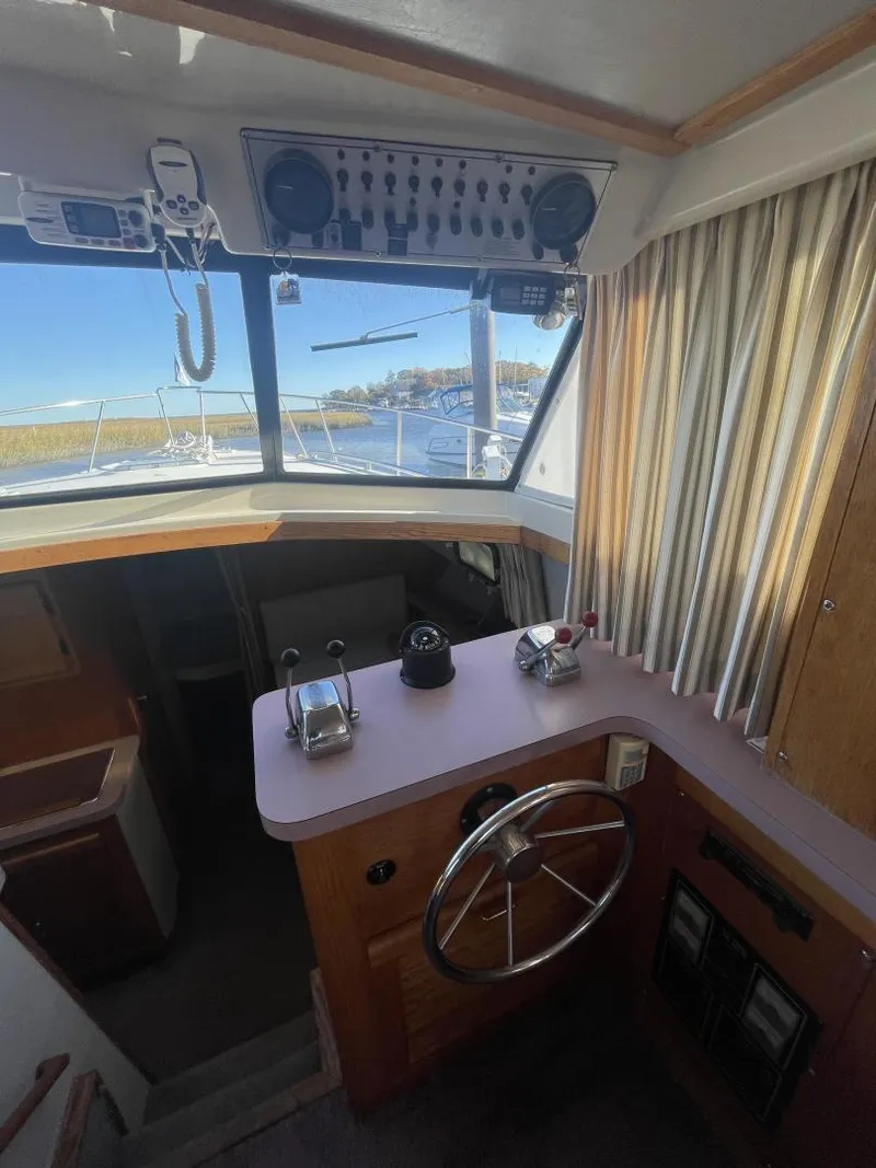 Slide: The Image of Mainship Nantucket 1988 - 38