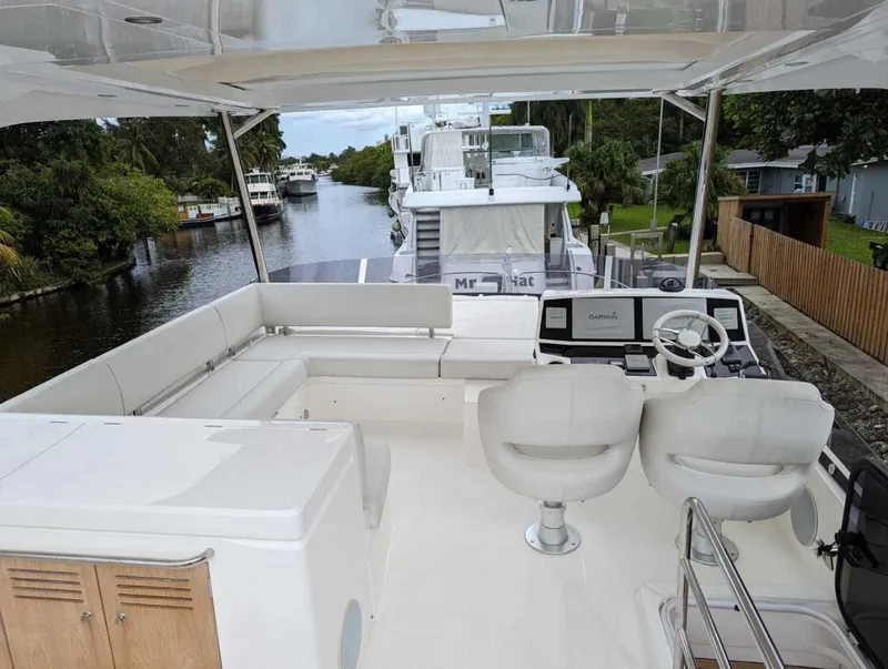 Slide: The Image of Sunseeker Manhattan 52 2018 - 10
