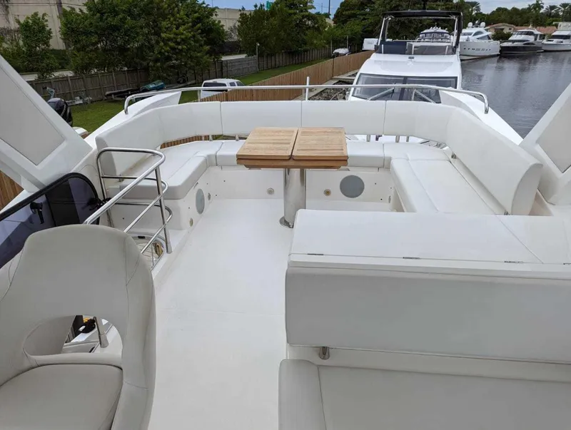 Slide: The Image of Sunseeker Manhattan 52 2018 - 13