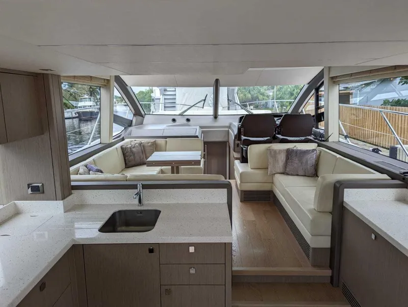 Slide: The Image of Sunseeker Manhattan 52 2018 - 19