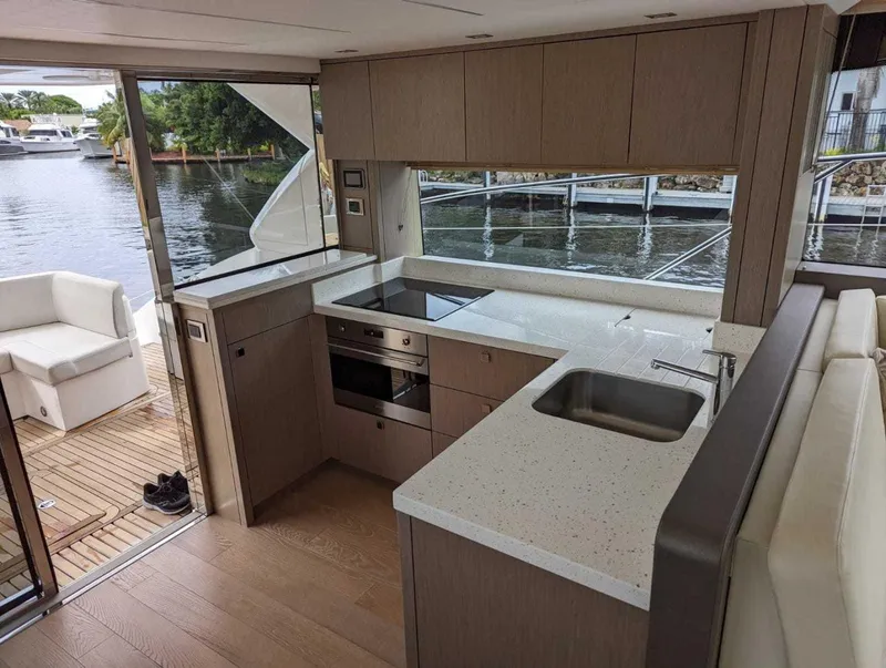 Slide: The Image of Sunseeker Manhattan 52 2018 - 20