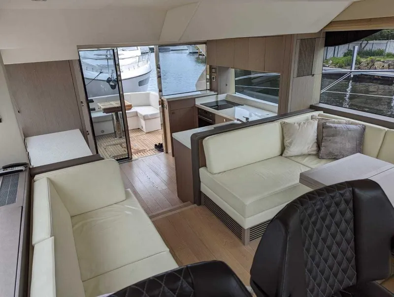 Slide: The Image of Sunseeker Manhattan 52 2018 - 22