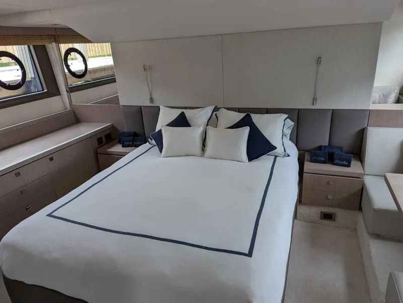 Slide: The Image of Sunseeker Manhattan 52 2018 - 23