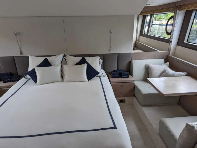 Slide: The Image of Sunseeker Manhattan 52 2018 - 26