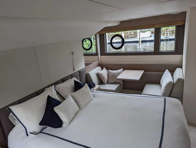 Slide: The Image of Sunseeker Manhattan 52 2018 - 27