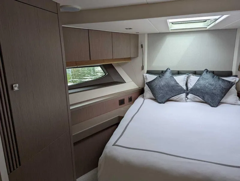 Slide: The Image of Sunseeker Manhattan 52 2018 - 29