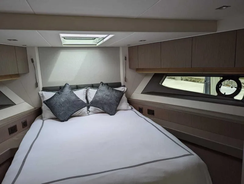 Slide: The Image of Sunseeker Manhattan 52 2018 - 30