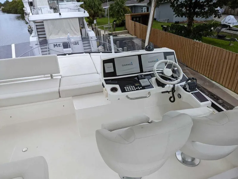 Slide: The Image of Sunseeker Manhattan 52 2018 - 5